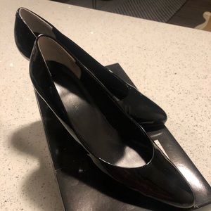 ✨3/$20✨Black patten leather heels-barely worn! 👠